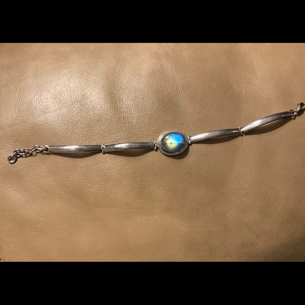 925 Sterling silver with Labradorite cabochon